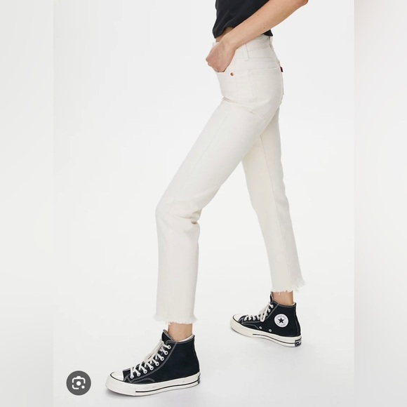 NWT LEVI'S Wedgie Straight Cream Distressed Jeans Size 26x28 - Picture 1 of 11